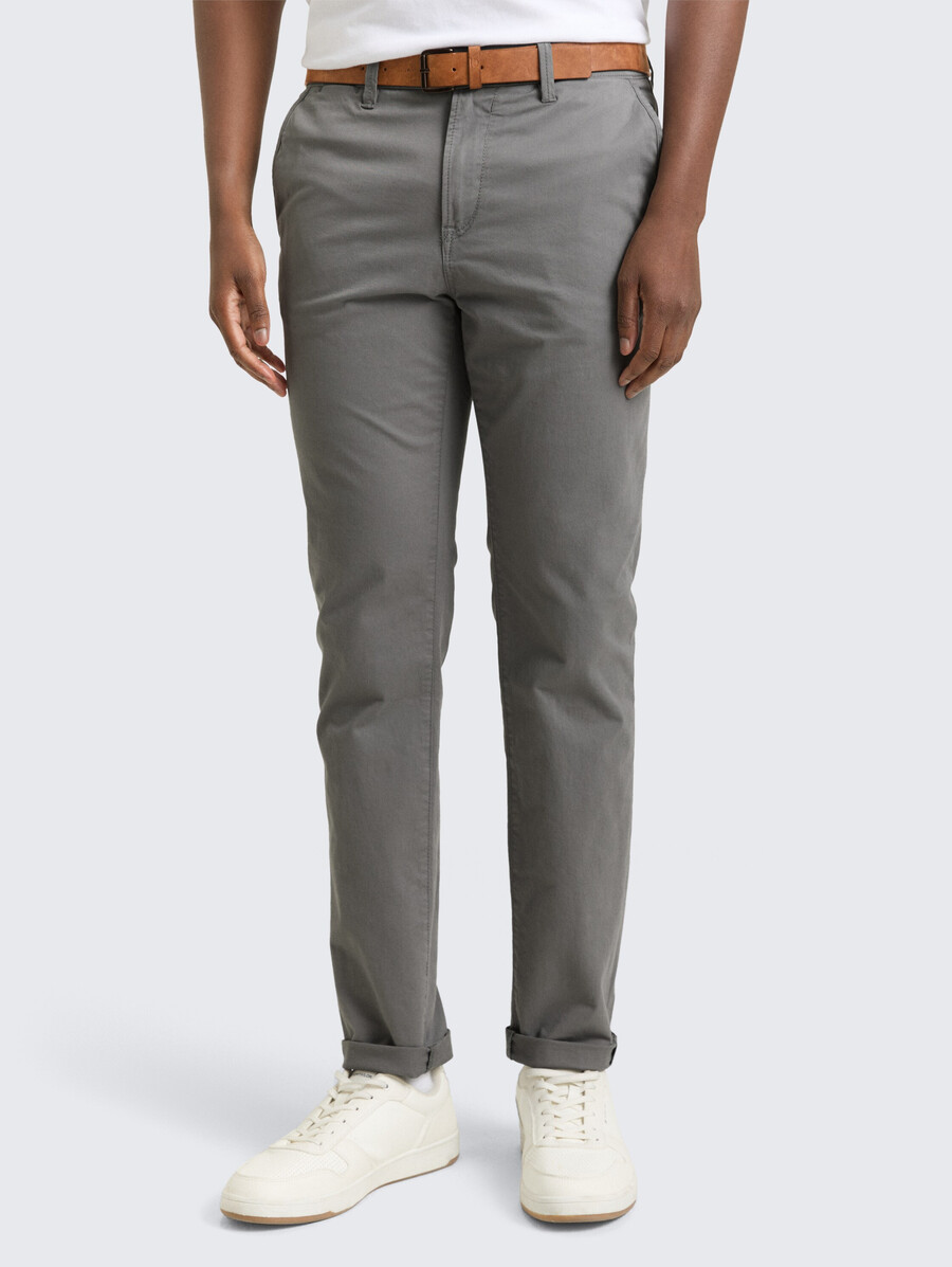 pantalones chinos con cinturón