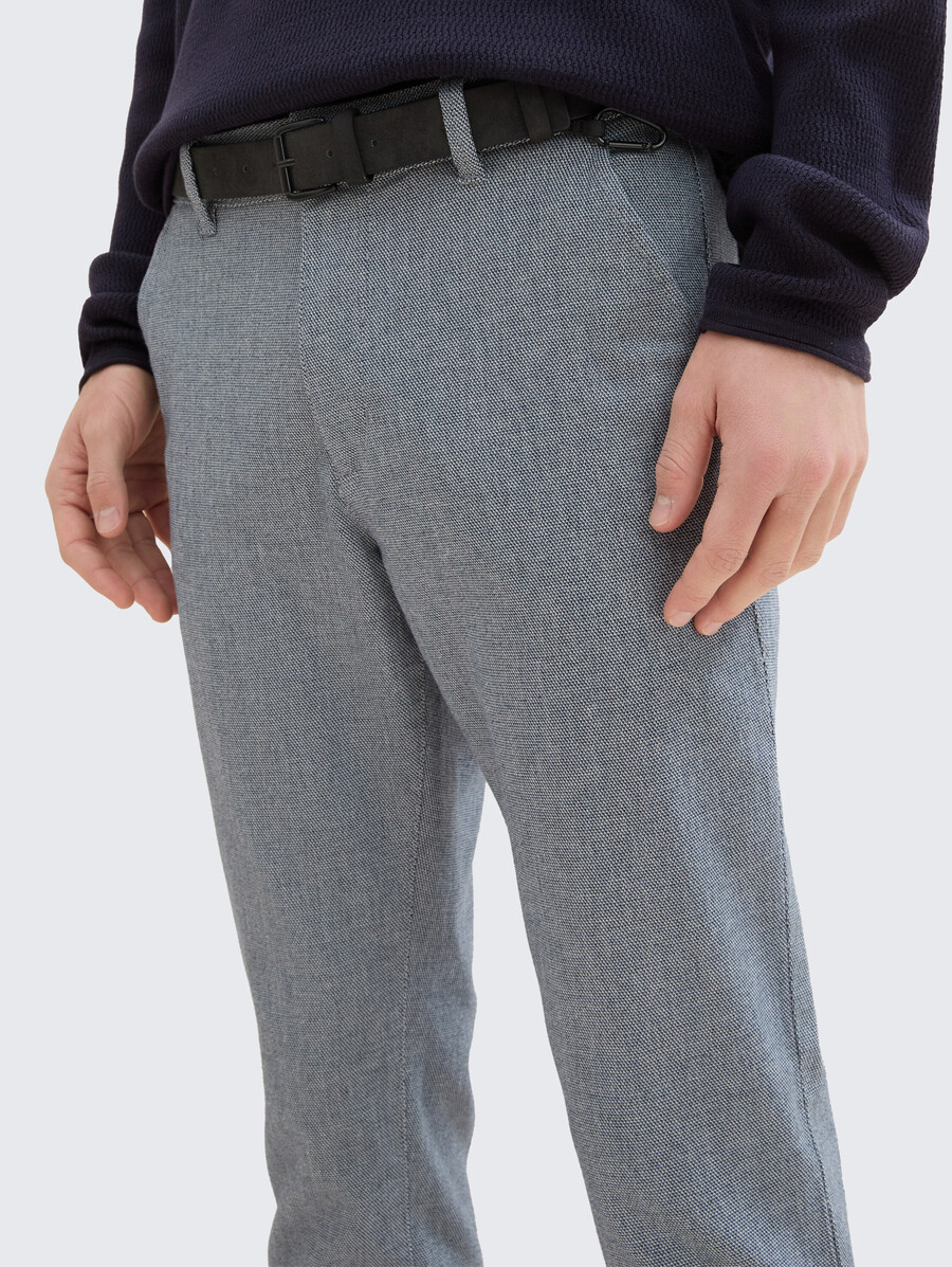 pantalones chinos de corte recto con cinturón