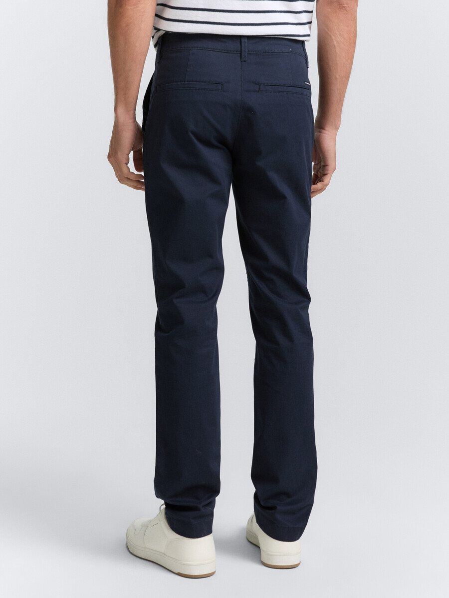 pantalones chinos de corte regular