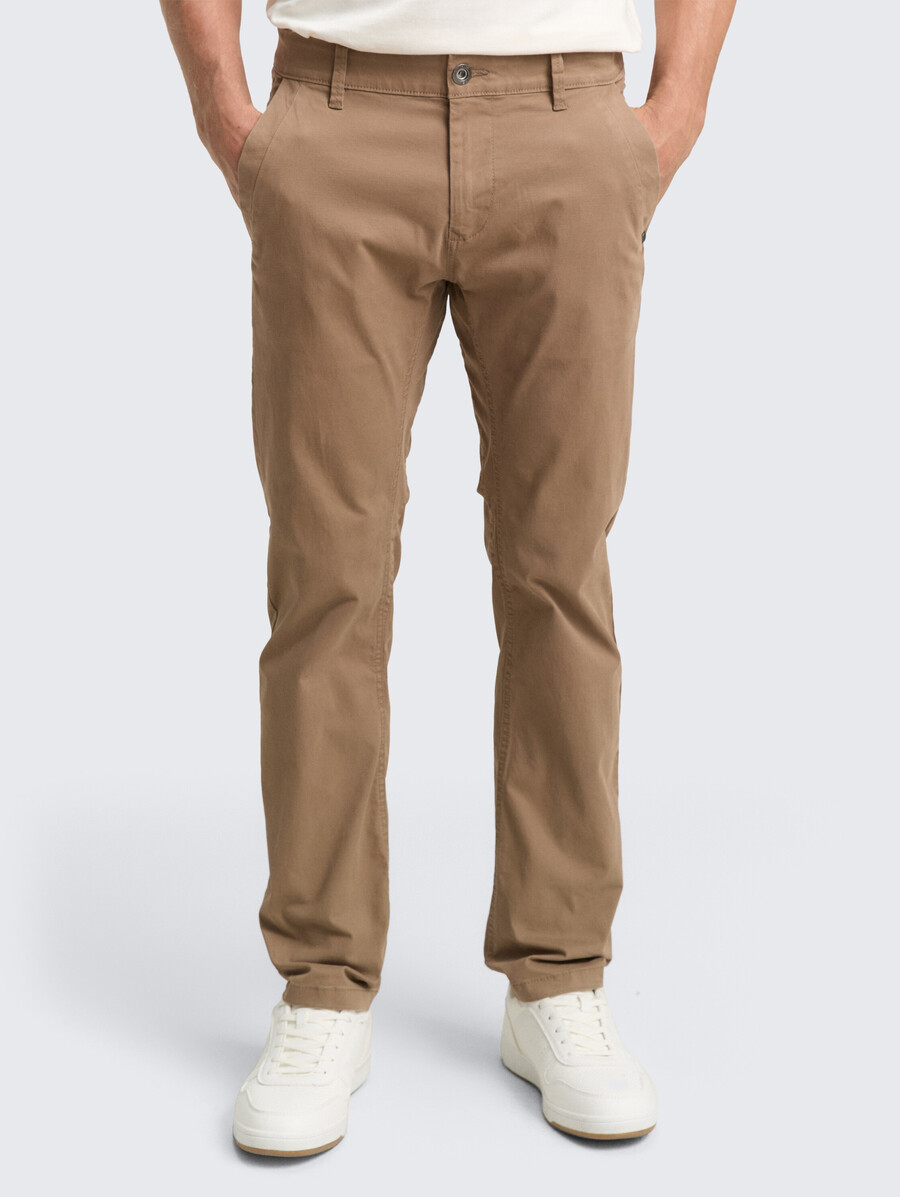 pantalones chinos cónicos