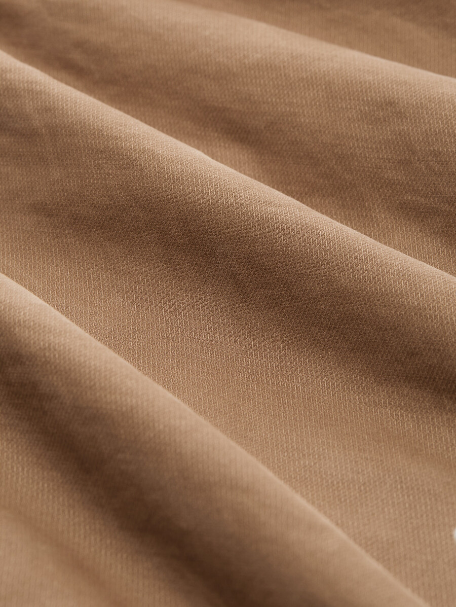 pantalones chinos cónicos