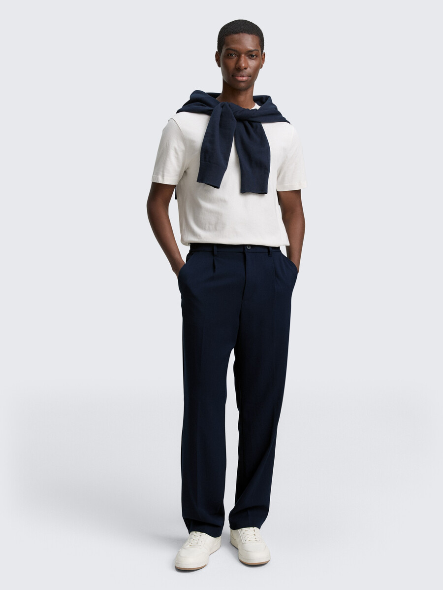 pantalones chinos holgados con pliegue