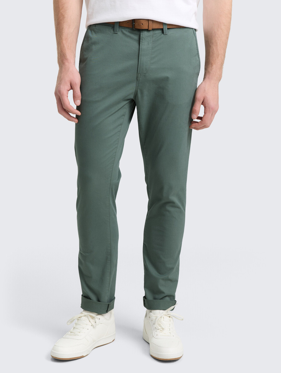pantalones chinos ajustados con cinturón