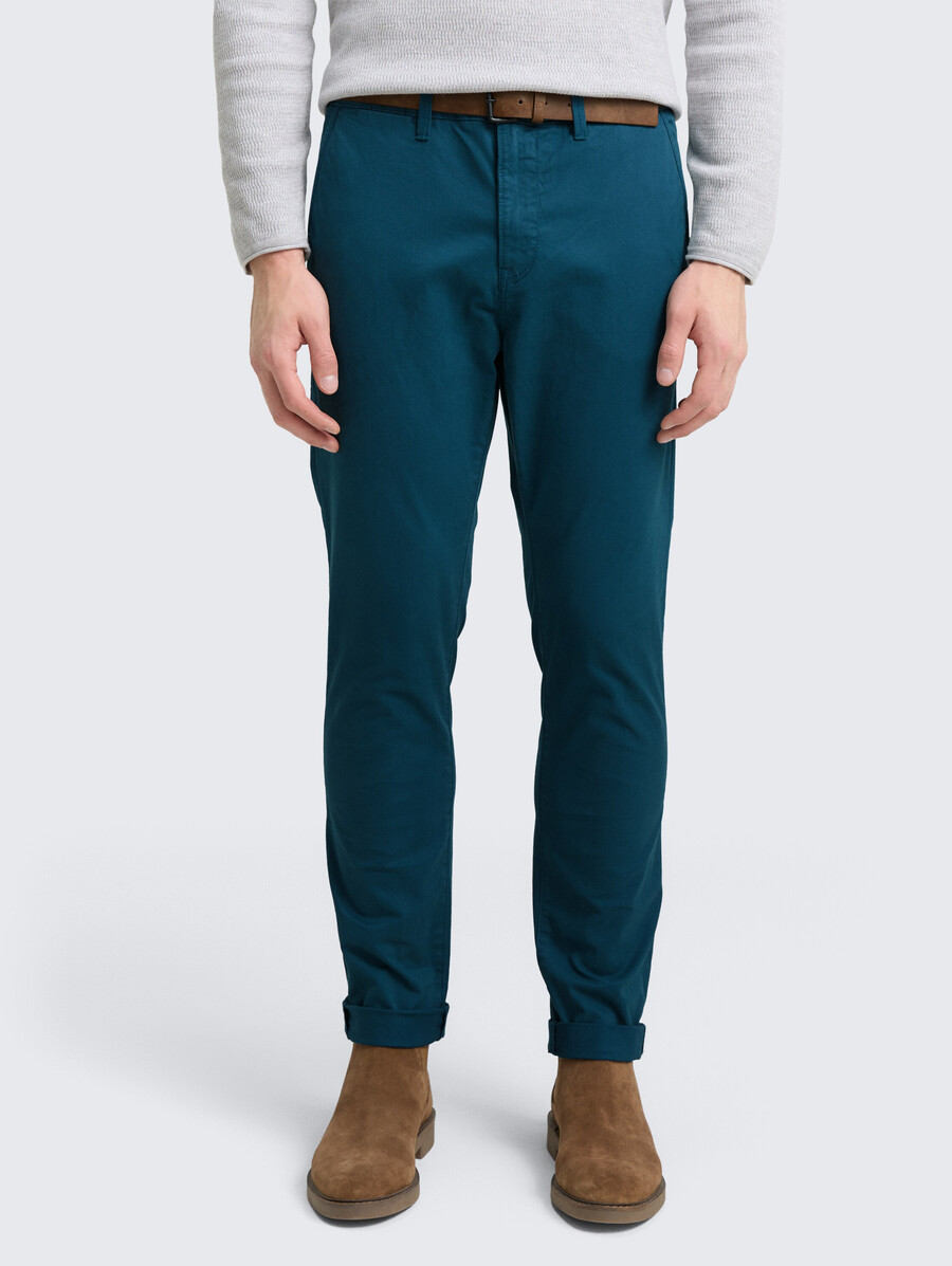pantalones chinos ajustados con cinturón