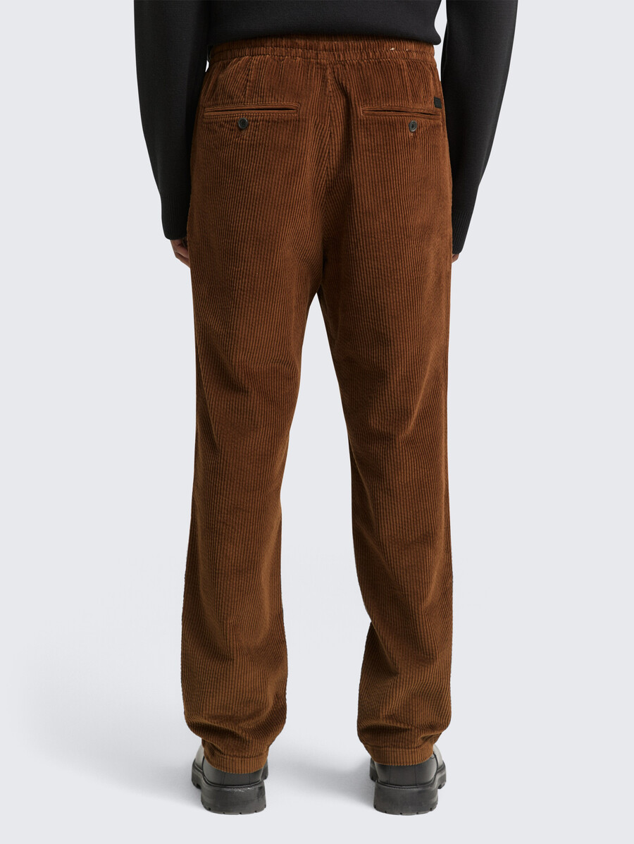 pantalones chinos ttrelaxed de pana
