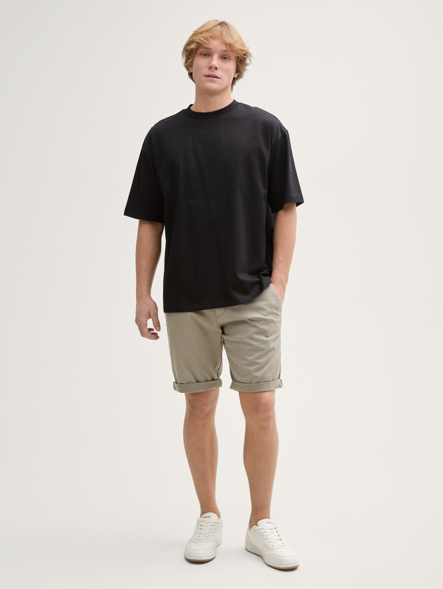 pantalones cortos chinos de corte regular con cinturón