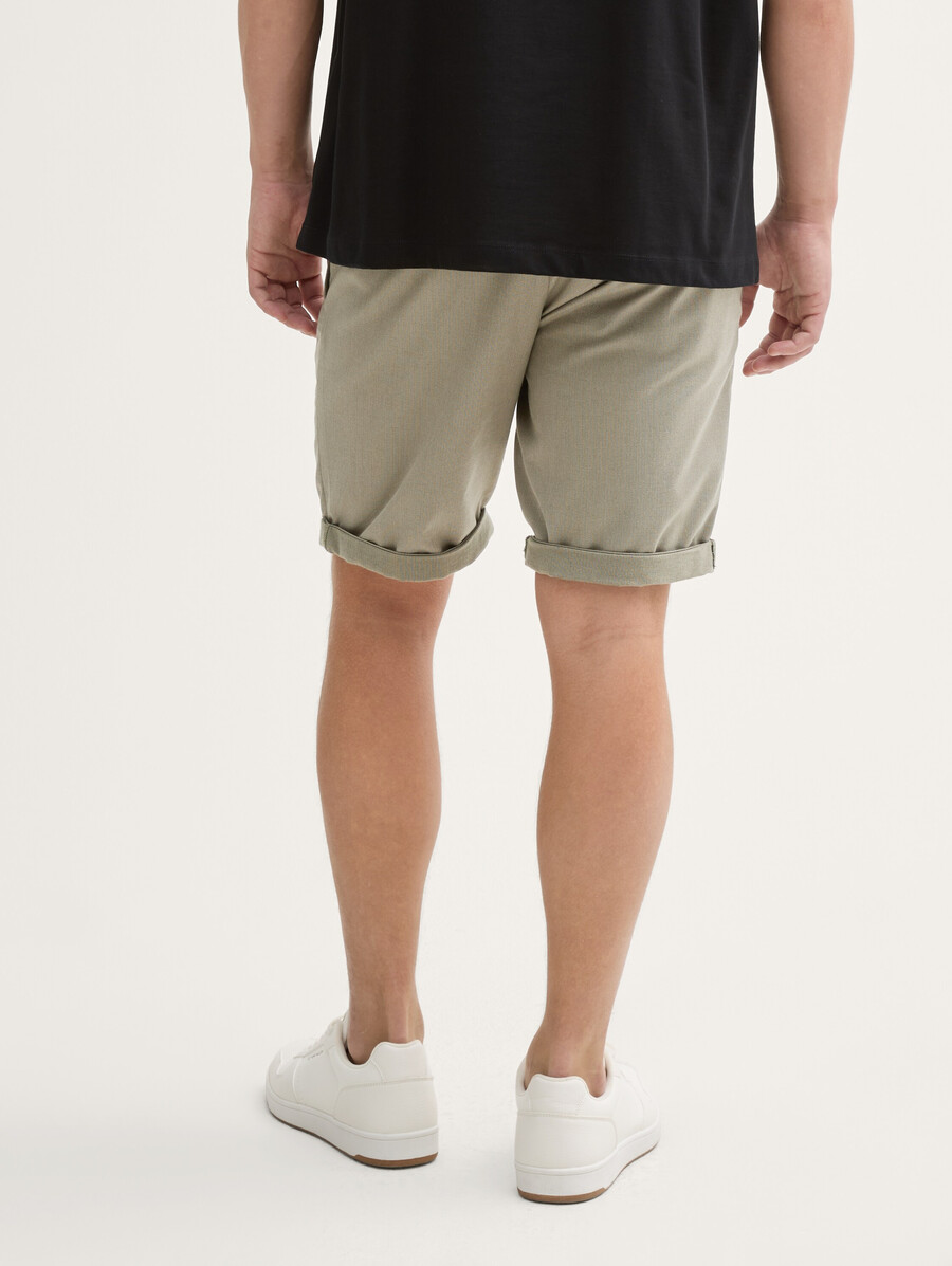 pantalones cortos chinos de corte regular con cinturón