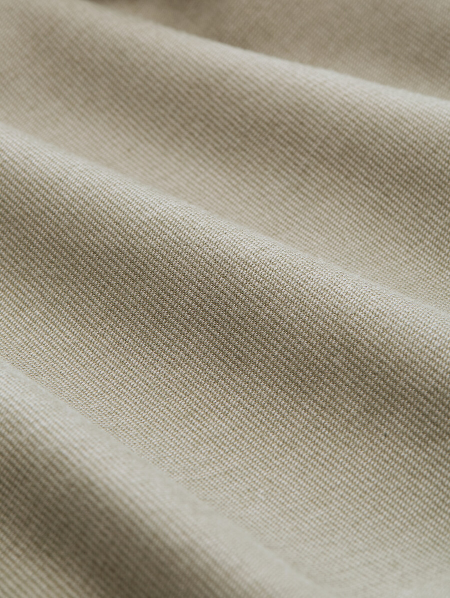 pantalones cortos chinos de corte regular con cinturón