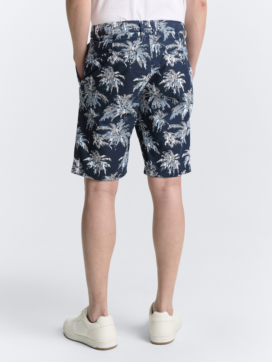 pantalones cortos chinos regulares con estampado de palmeras