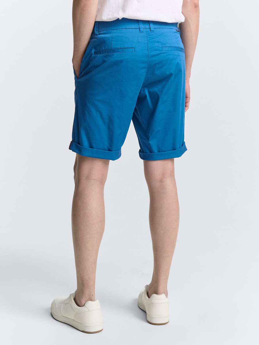 pantalones cortos chinos ligeros y regulares