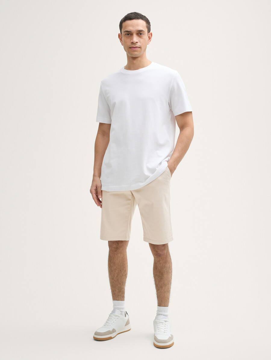 pantalones cortos chinos ajustados