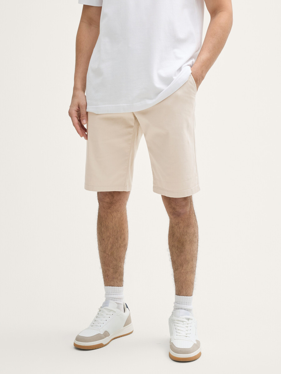 pantalones cortos chinos ajustados