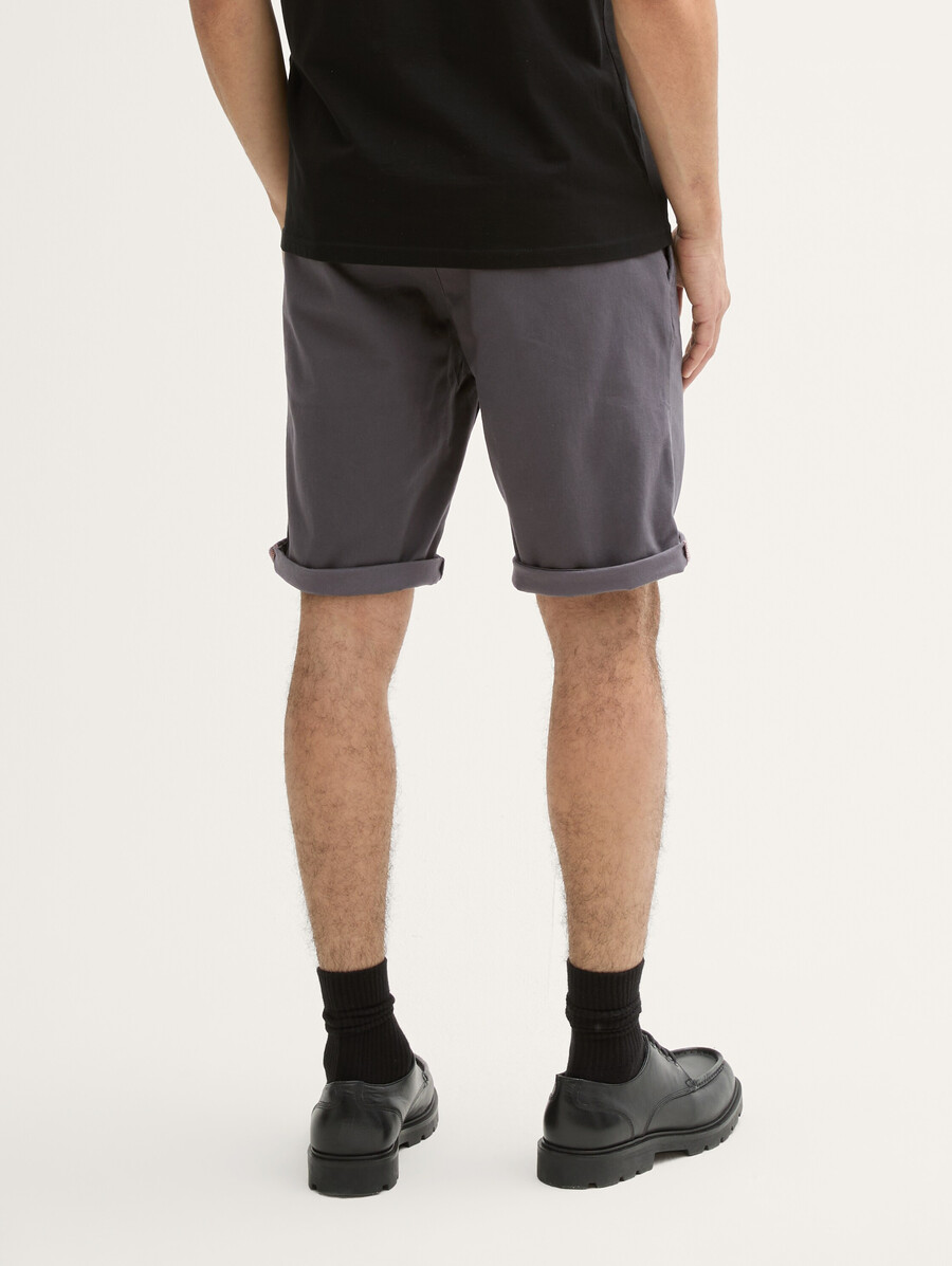 pantalones cortos chinos ajustados