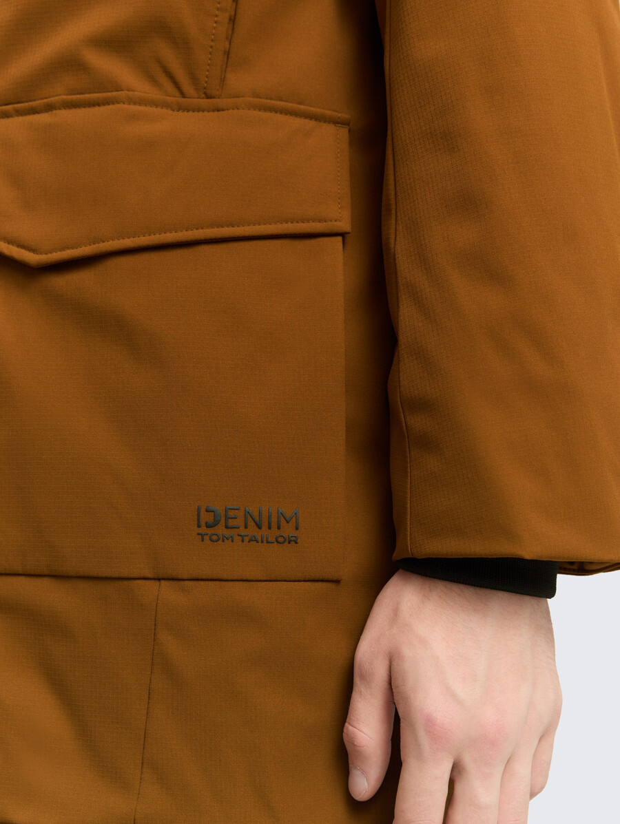 parka con función repelente al agua