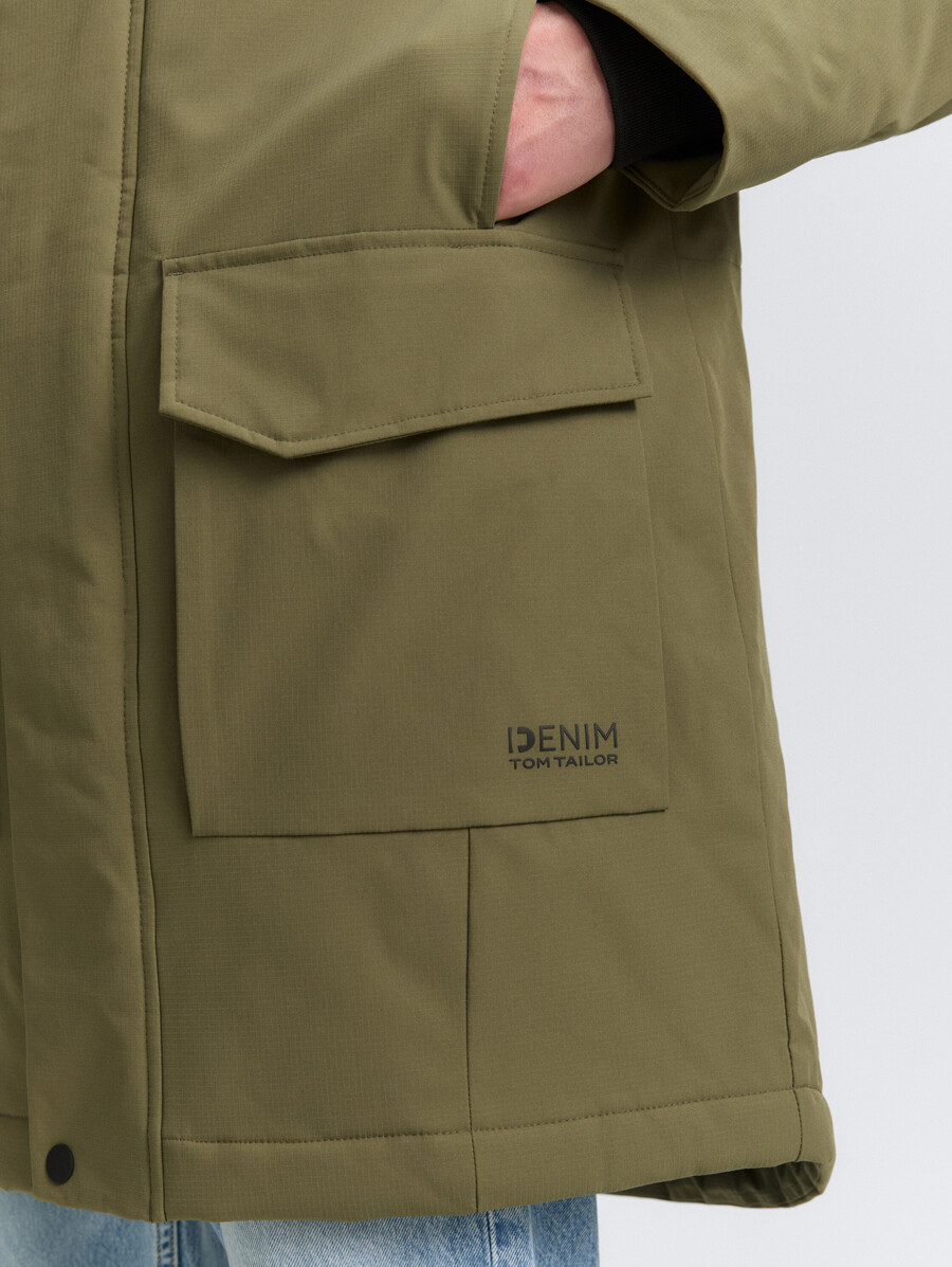 parka con función repelente al agua