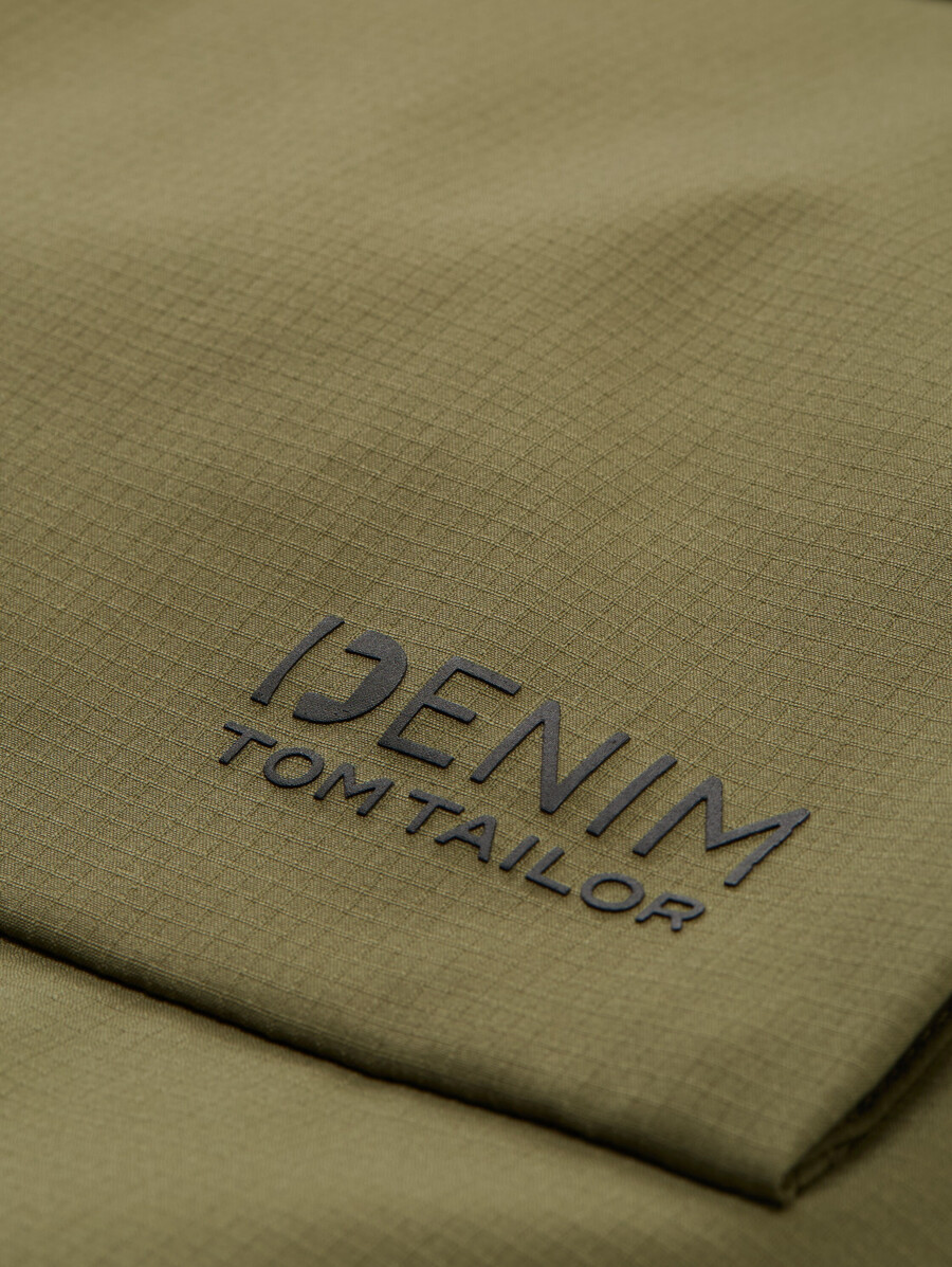parka con función repelente al agua