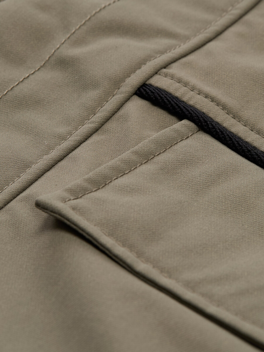 parka ártica con capucha desmontable