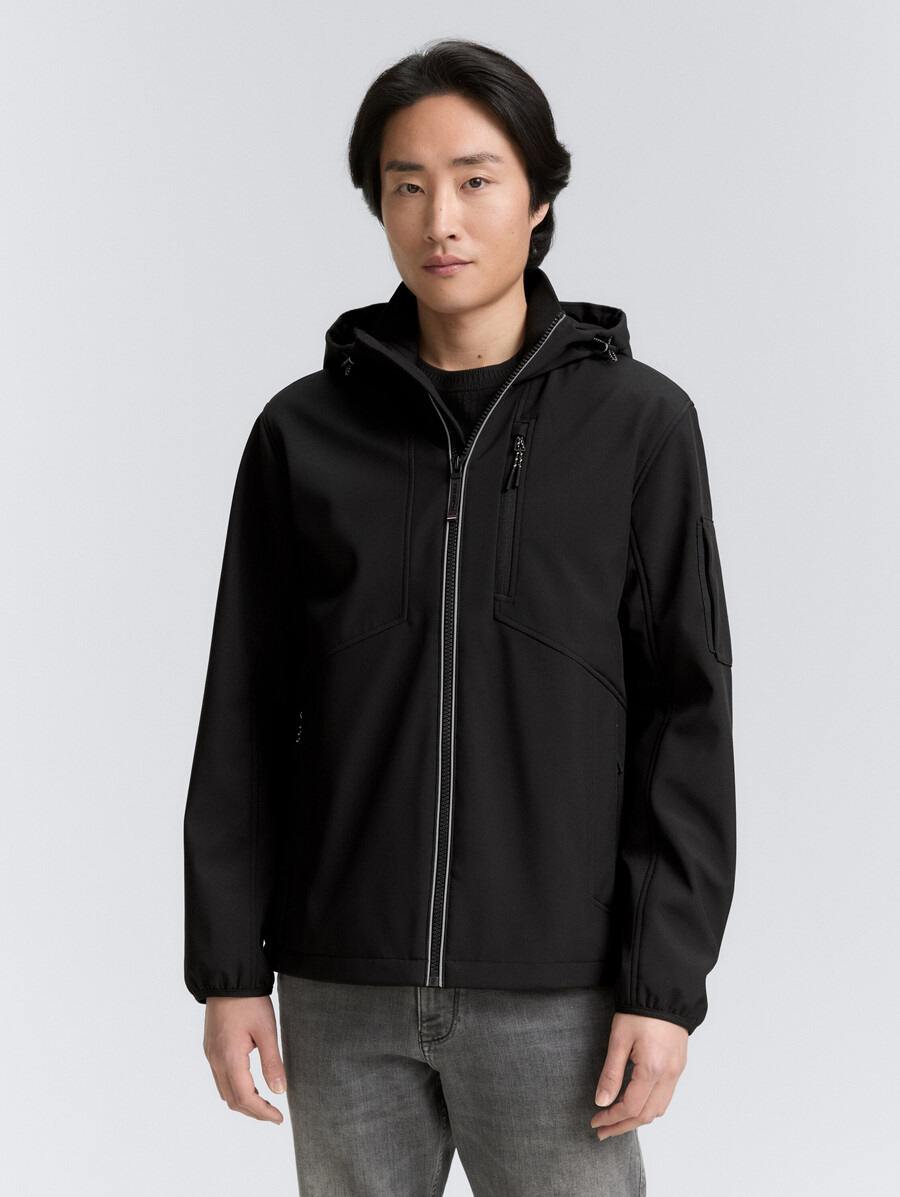 chaqueta softshell con capucha