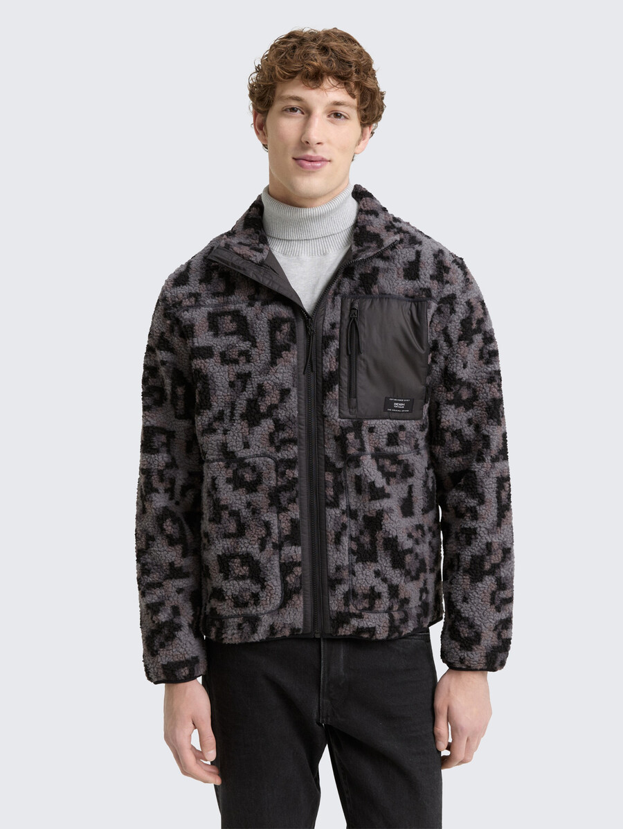 chaqueta de peluche con cuello alto