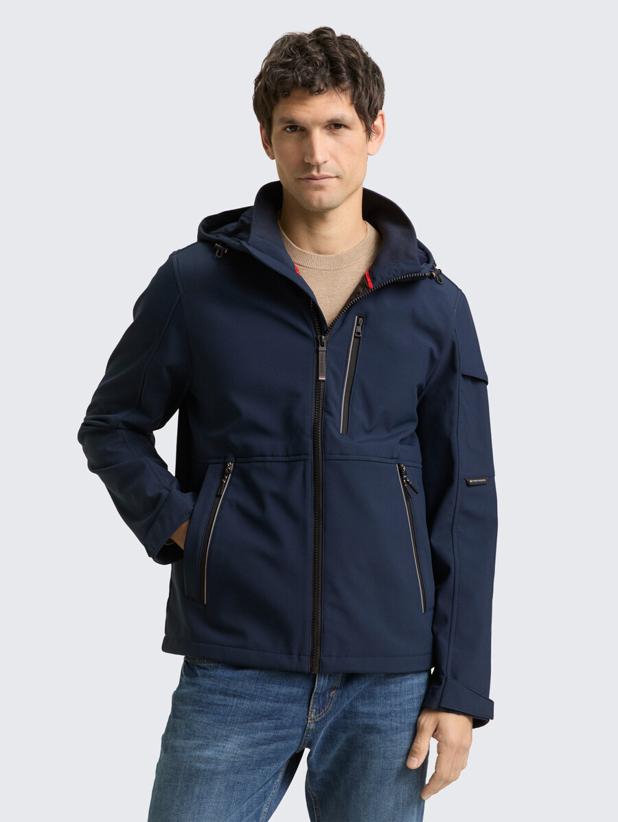 chaqueta softshell con capucha