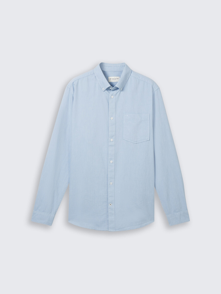camisa de corte regular con bolsillo en el pecho
