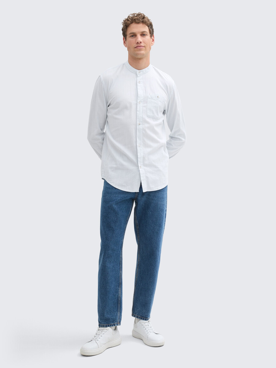 camisa básica con cuello alto