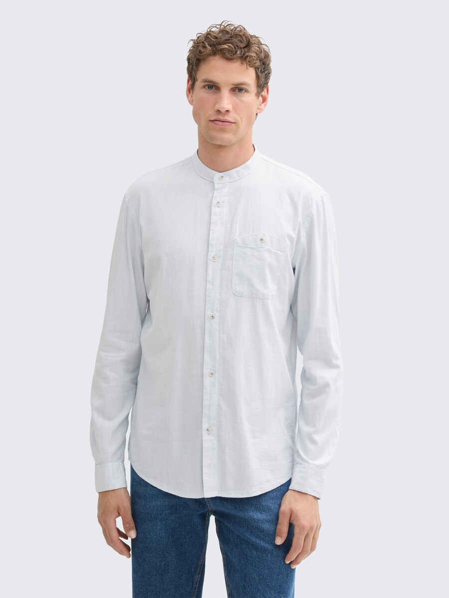 camisa básica con cuello alto
