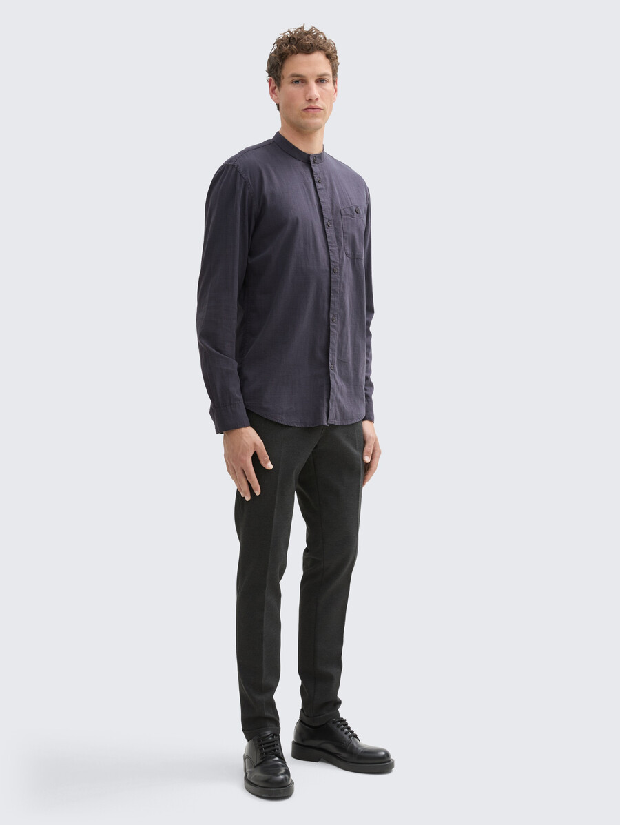 camisa básica con cuello alto