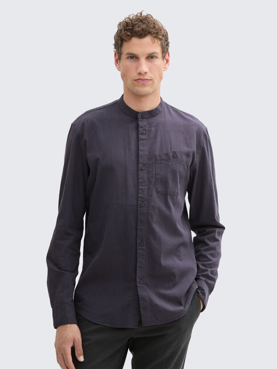 camisa básica con cuello alto