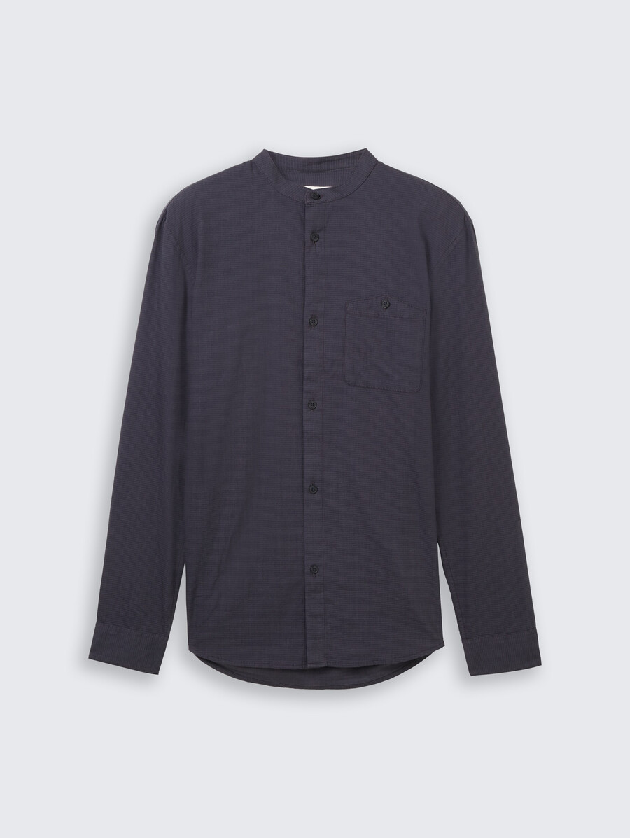 camisa básica con cuello alto