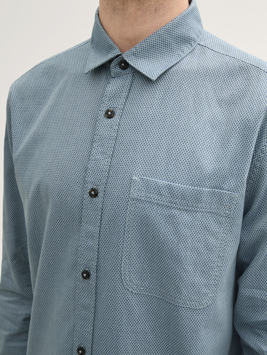 camisa estampada con bolsillo en el pecho