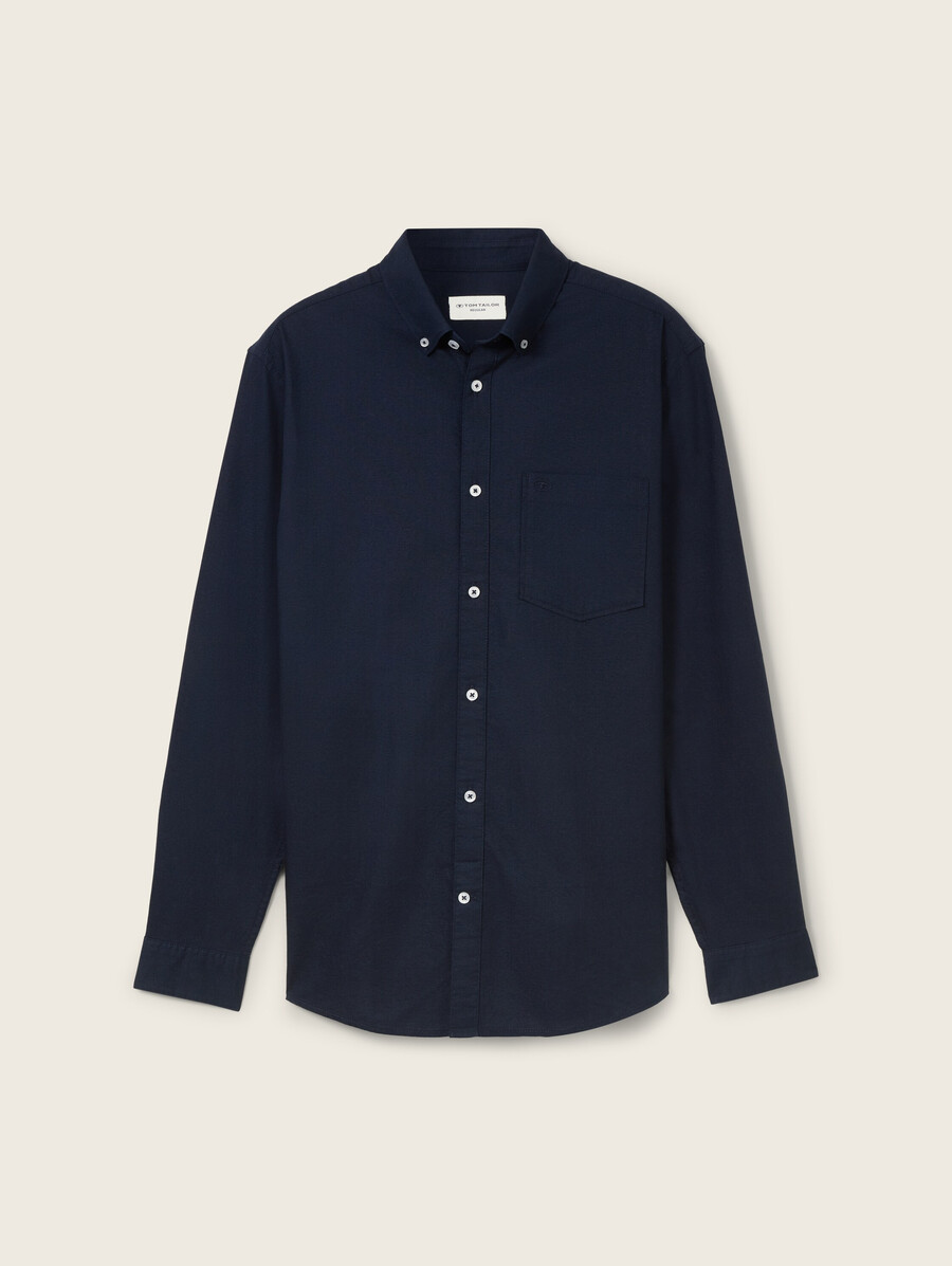 camisa de corte regular con bolsillo en el pecho