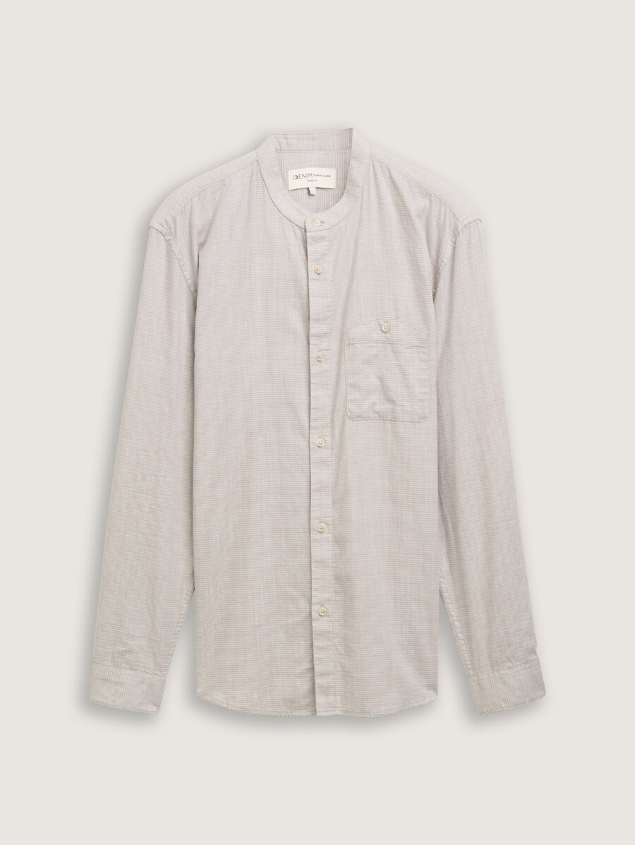 camisa básica con cuello alto