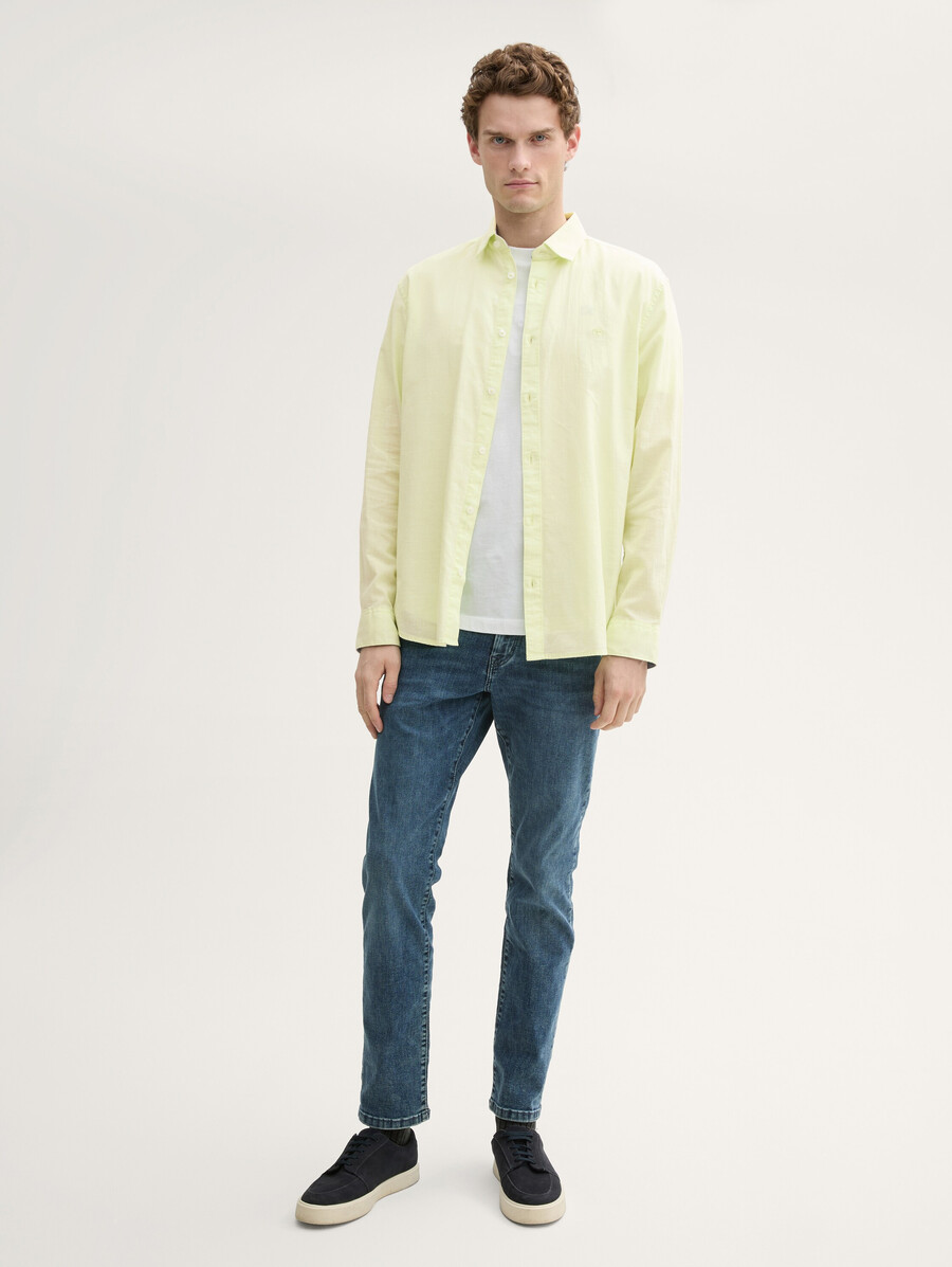 camisa de corte regular con bordado de logo