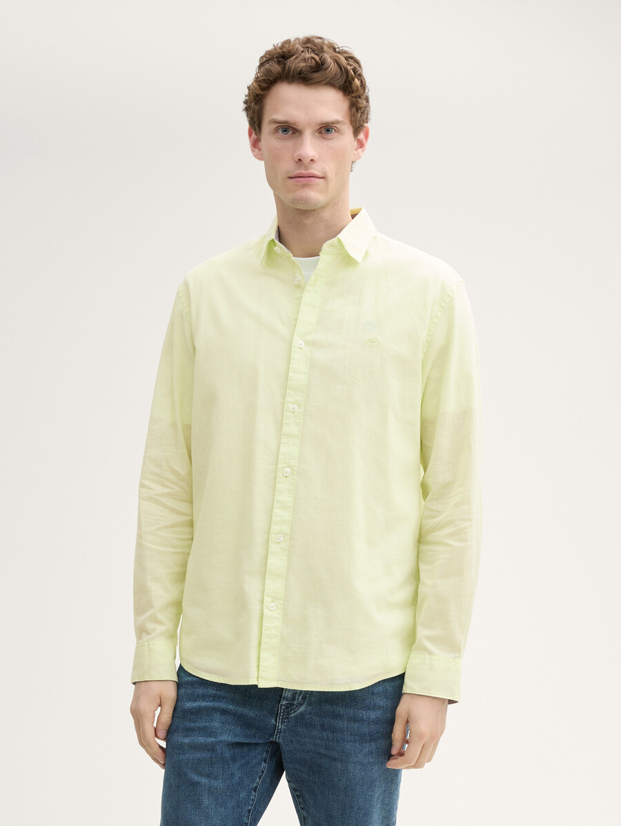 camisa de corte regular con bordado de logo