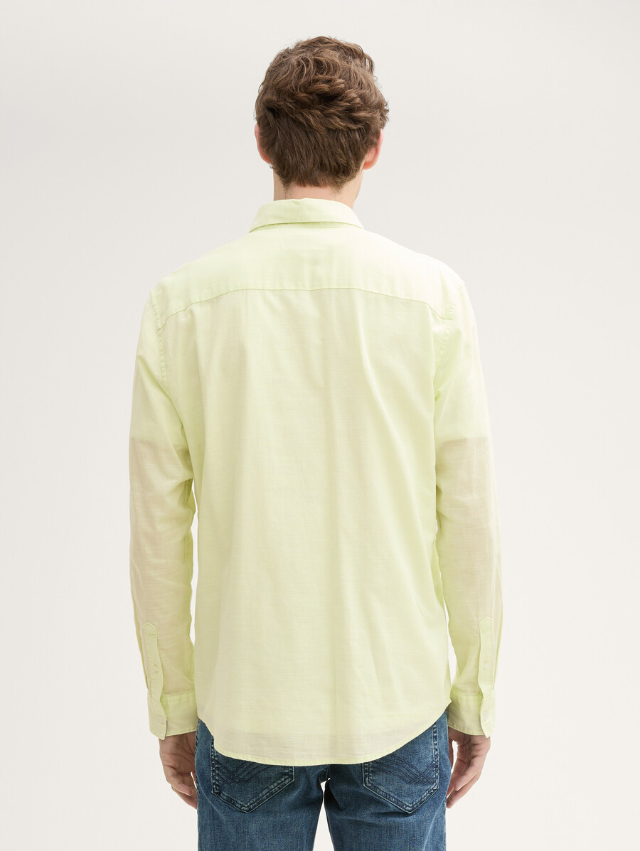 camisa de corte regular con bordado de logo