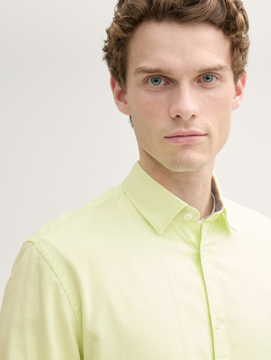 camisa de corte regular con bordado de logo