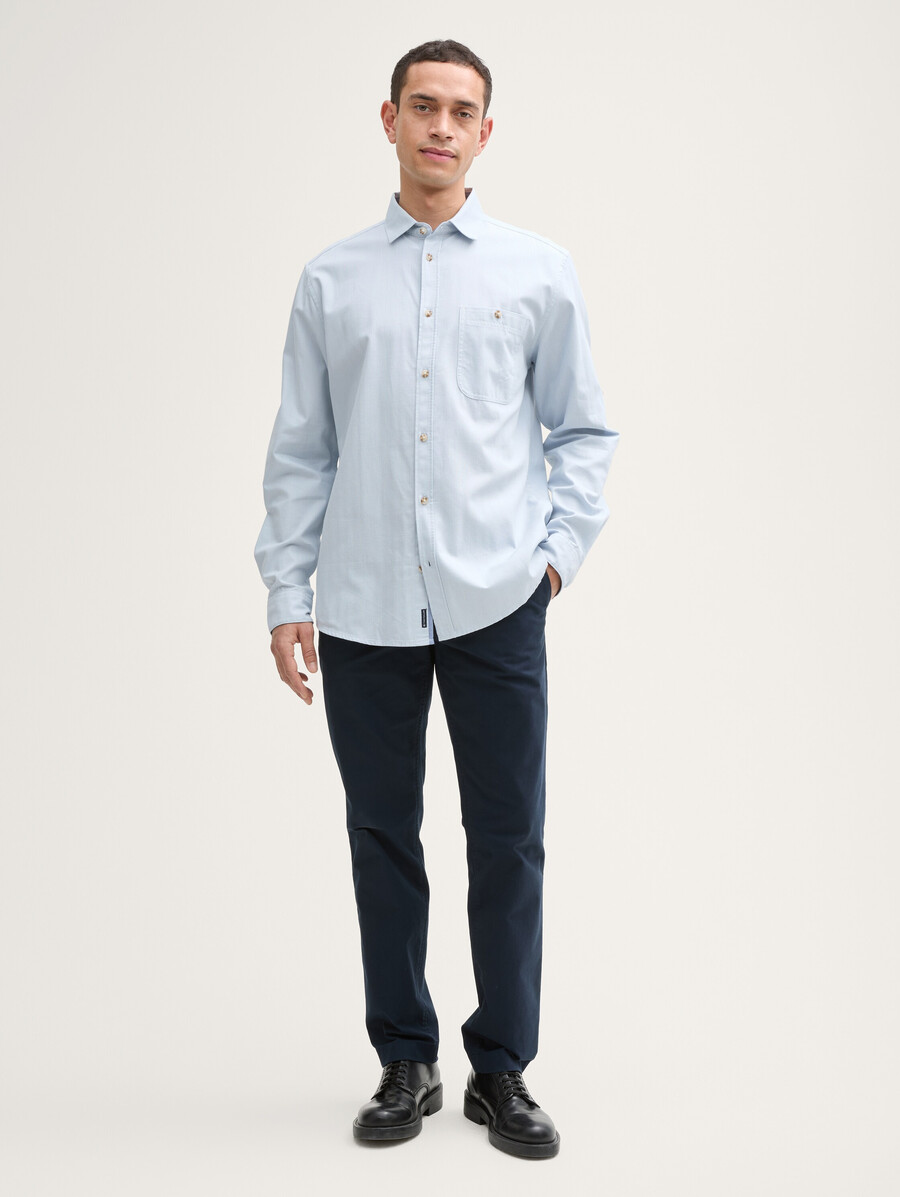 camisa de corte regular con largo de manga ajustable