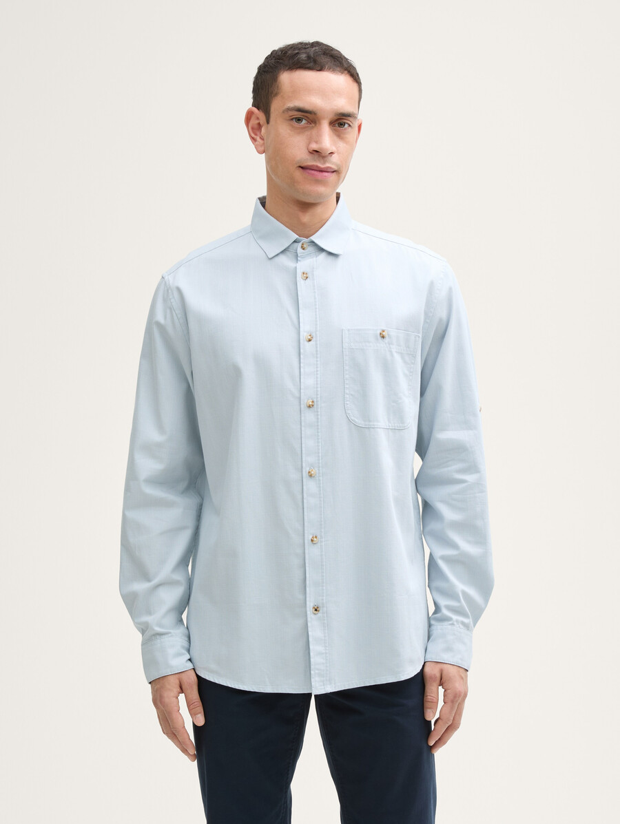 camisa de corte regular con largo de manga ajustable
