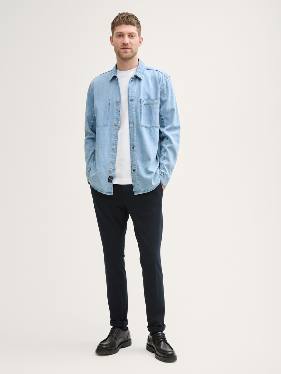 camisa vaquera de corte cómodo con bolsillo en el pecho
