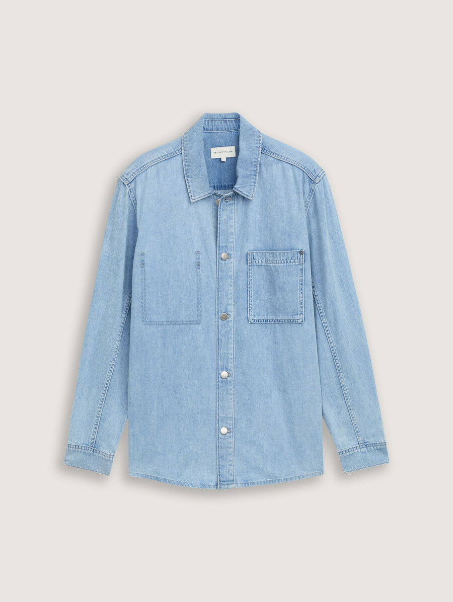 camisa vaquera de corte cómodo con bolsillo en el pecho