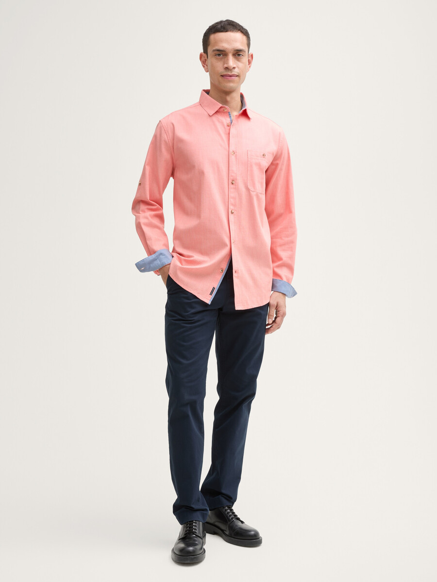 camisa de corte regular con largo de manga ajustable