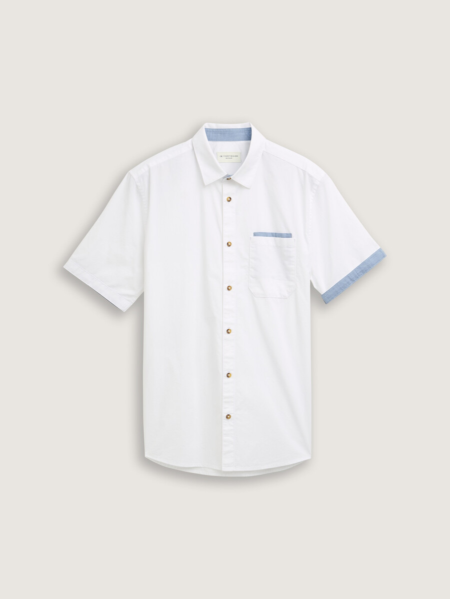camisa de manga corta de corte regular con bolsillo en el pecho