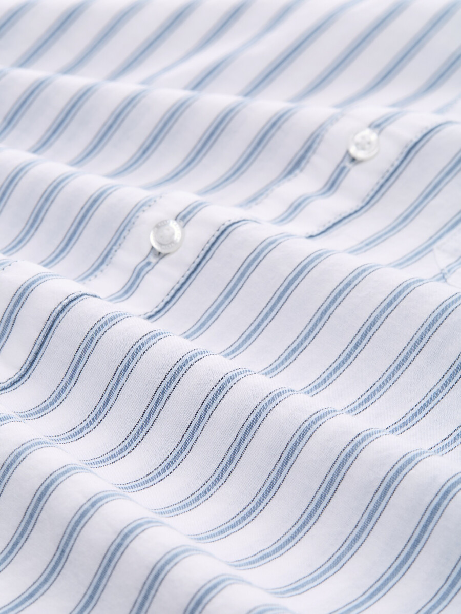 camisa de corte regular con estampado de rayas
