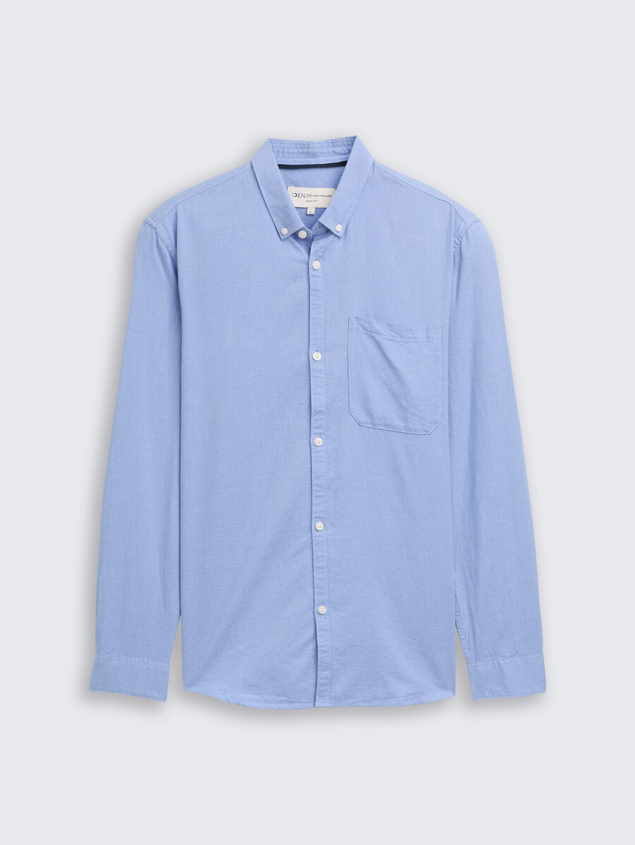 camisa de corte regular con bolsillo en el pecho