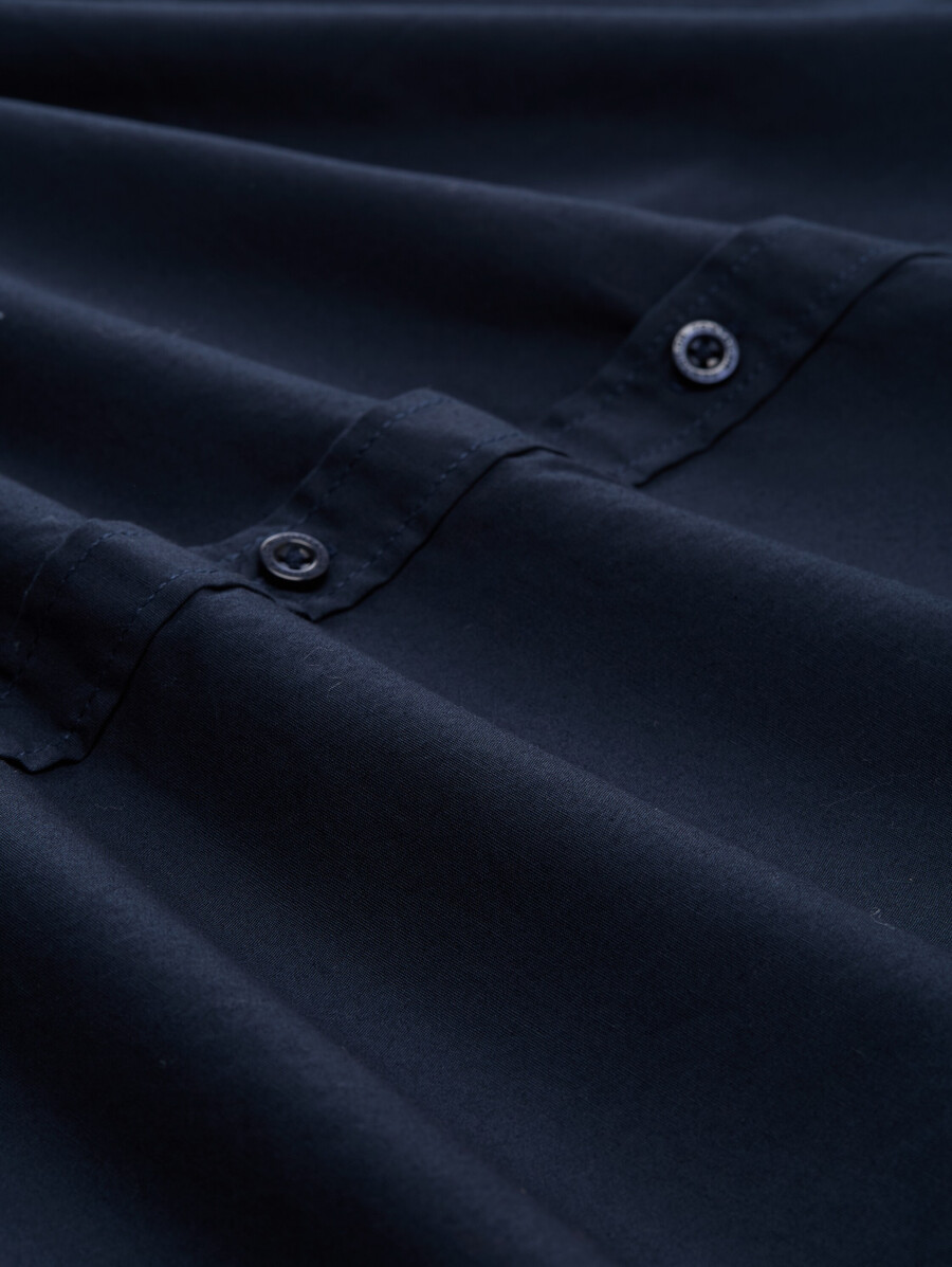 camisa de corte regular con elástico