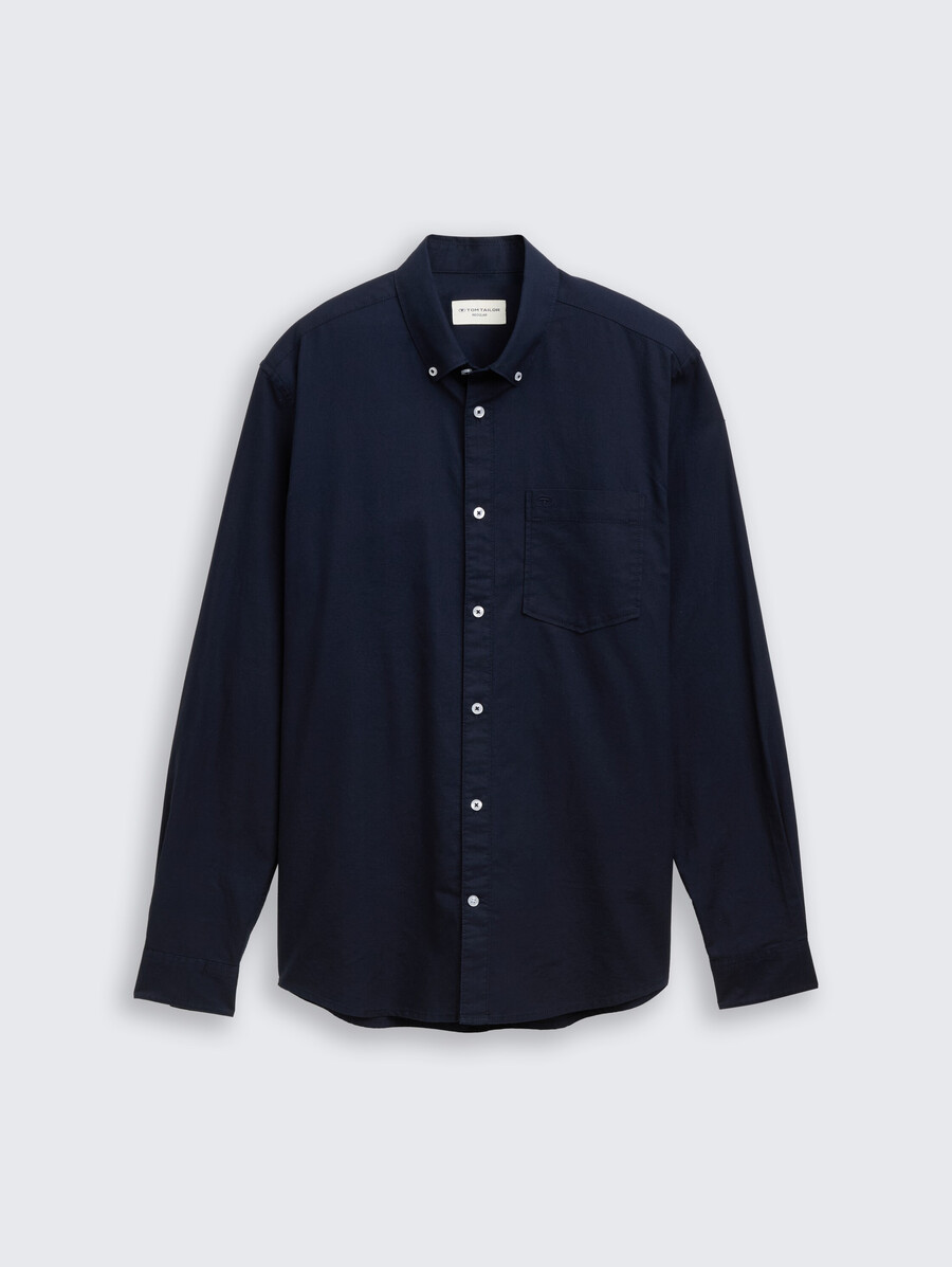 camisa de corte regular con bolsillo en el pecho