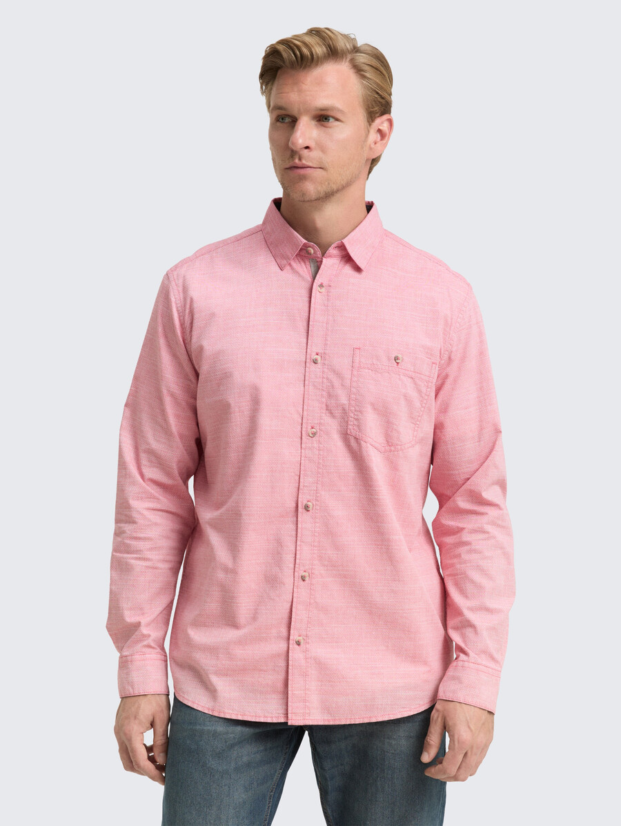 camisa de corte regular con bolsillo en el pecho