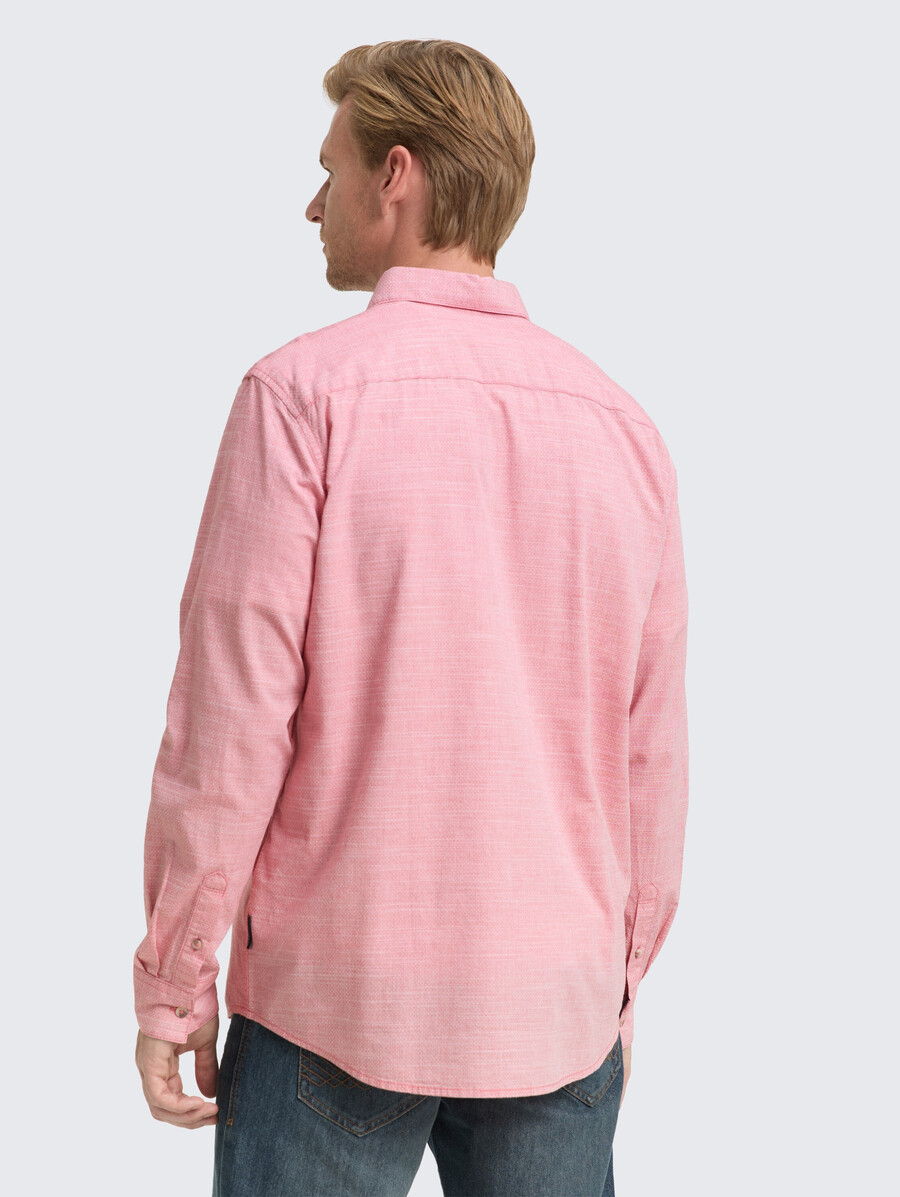 camisa de corte regular con bolsillo en el pecho