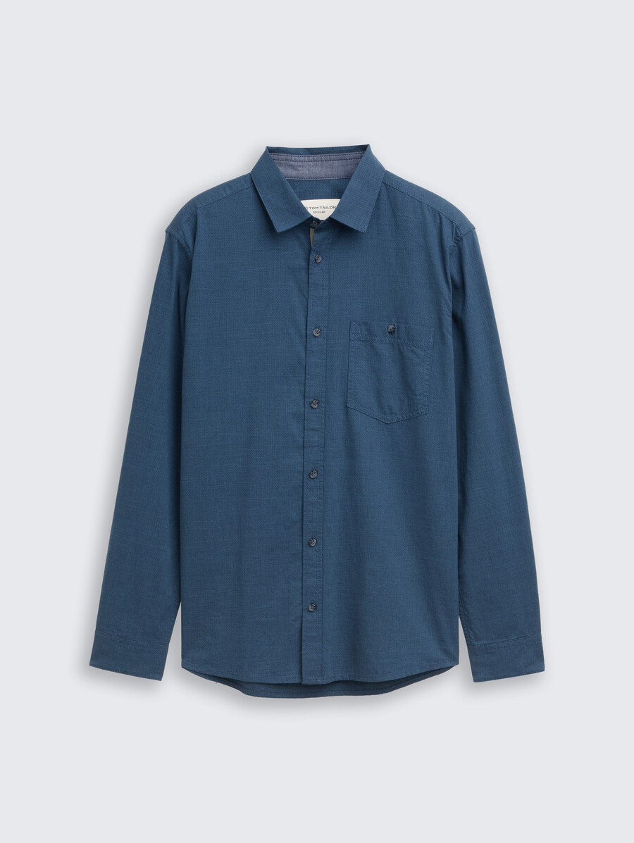 camisa de corte regular con bolsillo en el pecho